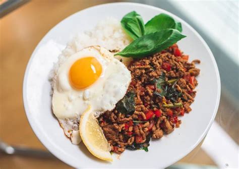  ガパオライス！スパイシーで芳醇なタイの家庭料理に舌鼓を打つ