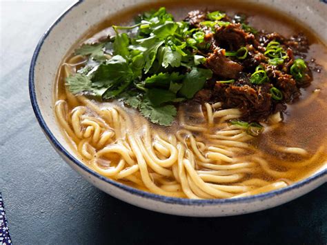  山東風羊肉湯麺！ほっとする温かさと、濃厚な肉汁が織りなす至高の味わいとは？