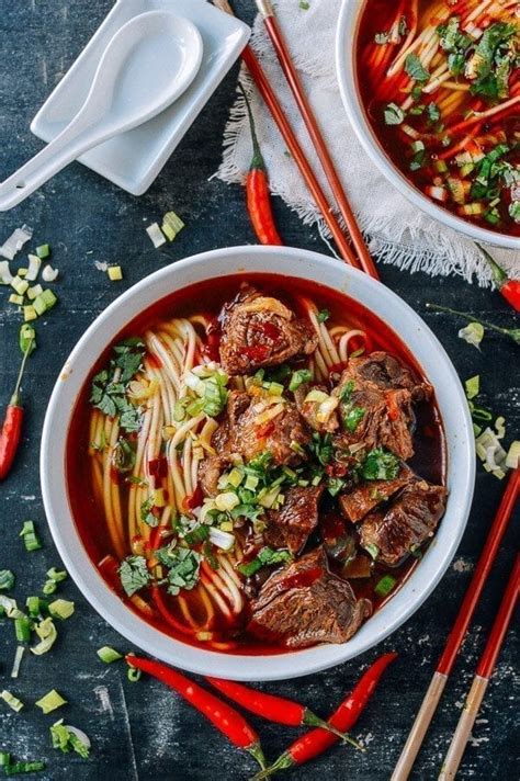  香辣牛肉麺、麻辣なスープとジューシーな牛肉が織りなす至高の一杯！