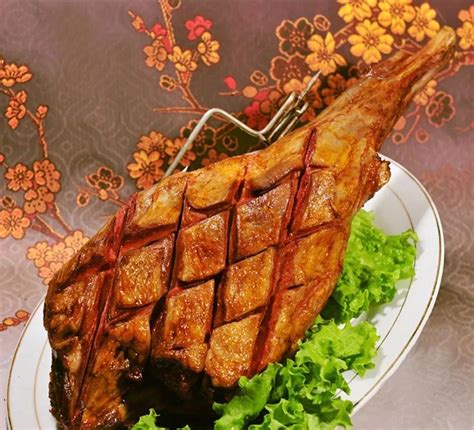  Xinjiangstyle Roast Lamb、香辛料の豊かさで食欲をそそる、ジューシーな羊肉料理！